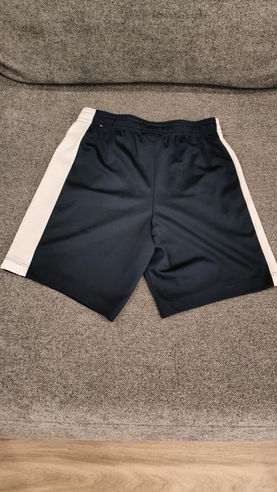 Nike granatowe spodenki rozm. 128