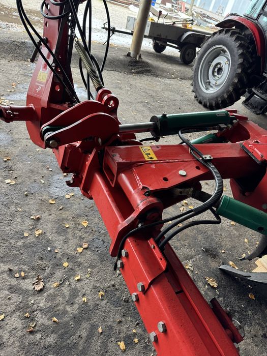 Продам плуг Kverneland RN 100.   6+1