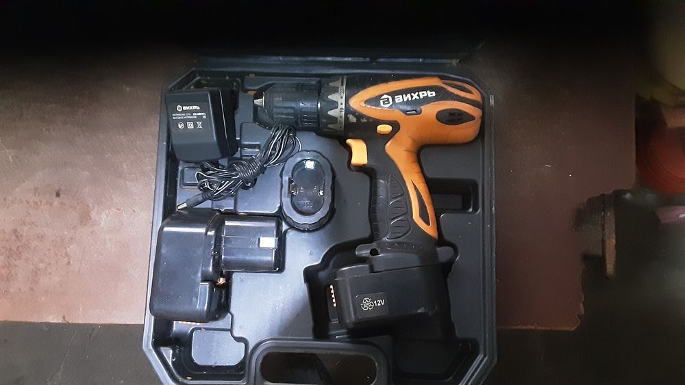 Шуруповёрт Вихрь 12в продам.