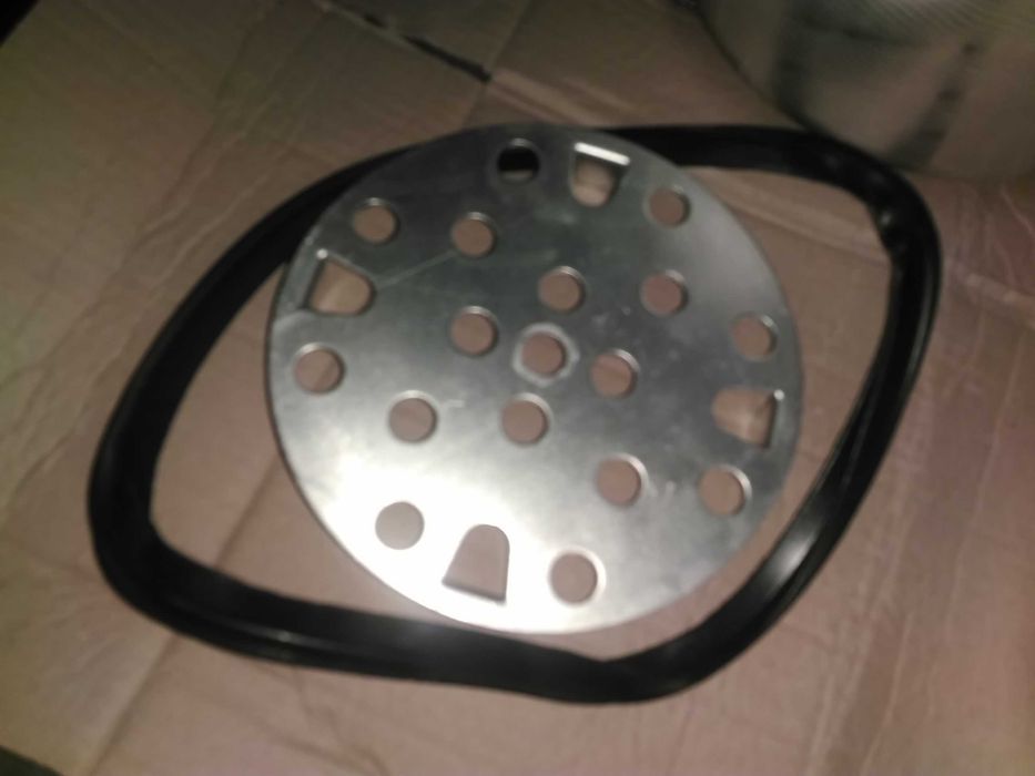 Szybkowar Aluminiowy PRL 2 sztuki 8cm. i 17cm. wys. x 23cm. I zamienna