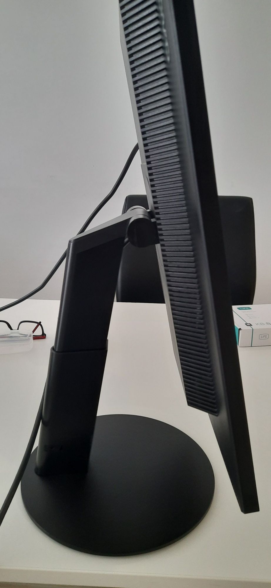 Monitor Lenovo ThinkVision T22i-10 Preto|22|Full-HD|IPS|HDMI+VGA+DP