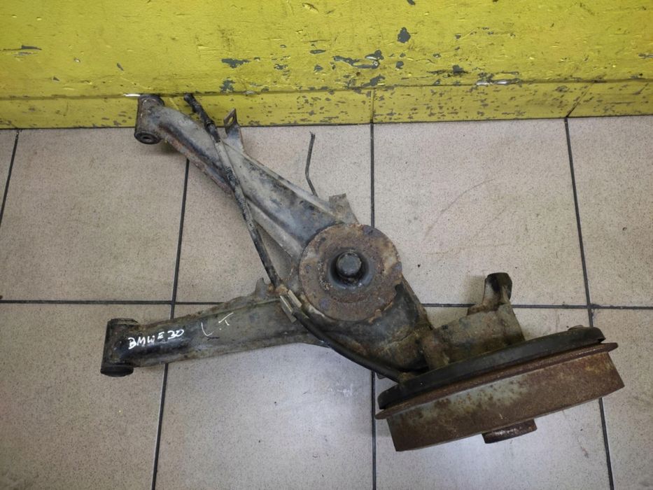 bmw e30 wahacz zwrotnica lewy tył