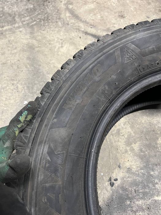 Пара зимової гуми 235/65/16с , Bridgestone