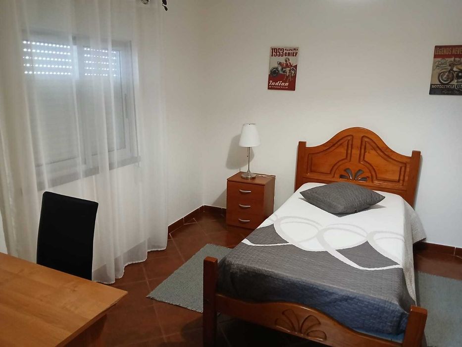 Quartos para Alugar a Alunos da Escola de Hotelaria do Estoril
