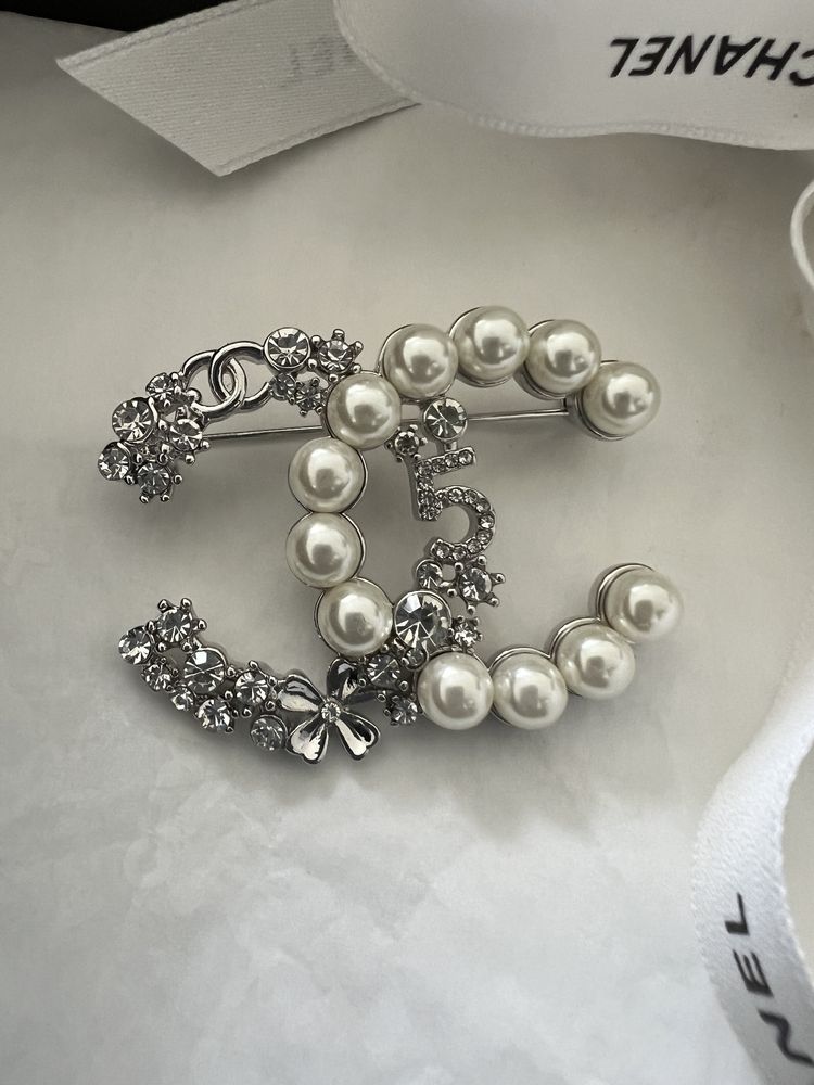Broszka Chanel NOWA z perłami rachunek