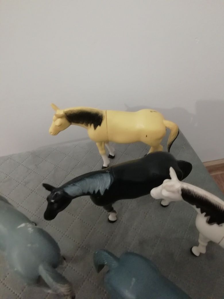 Zabawki figurki konie