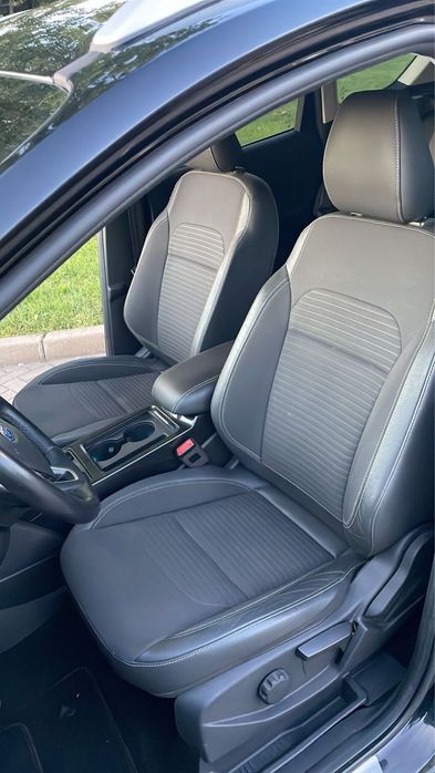 Ford Kuga 2.0 TDCi Titanium 2018 /4x4/Hak/Navi/Keyless/Serwisowany