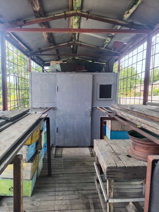 Бджолопавільйон, прицел для бджіл