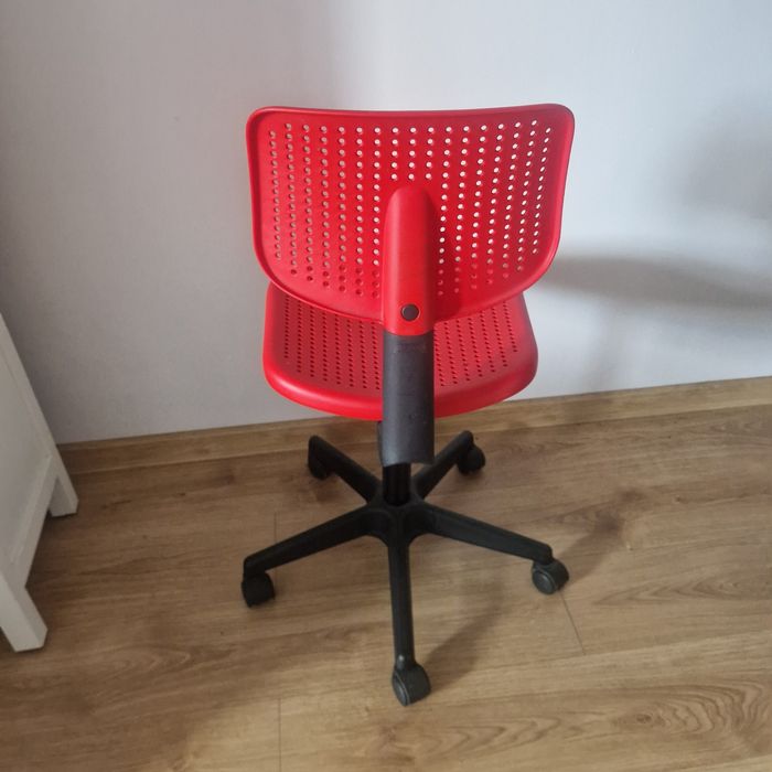 Krzesło dziecięce do biurka Ikea Alrik.