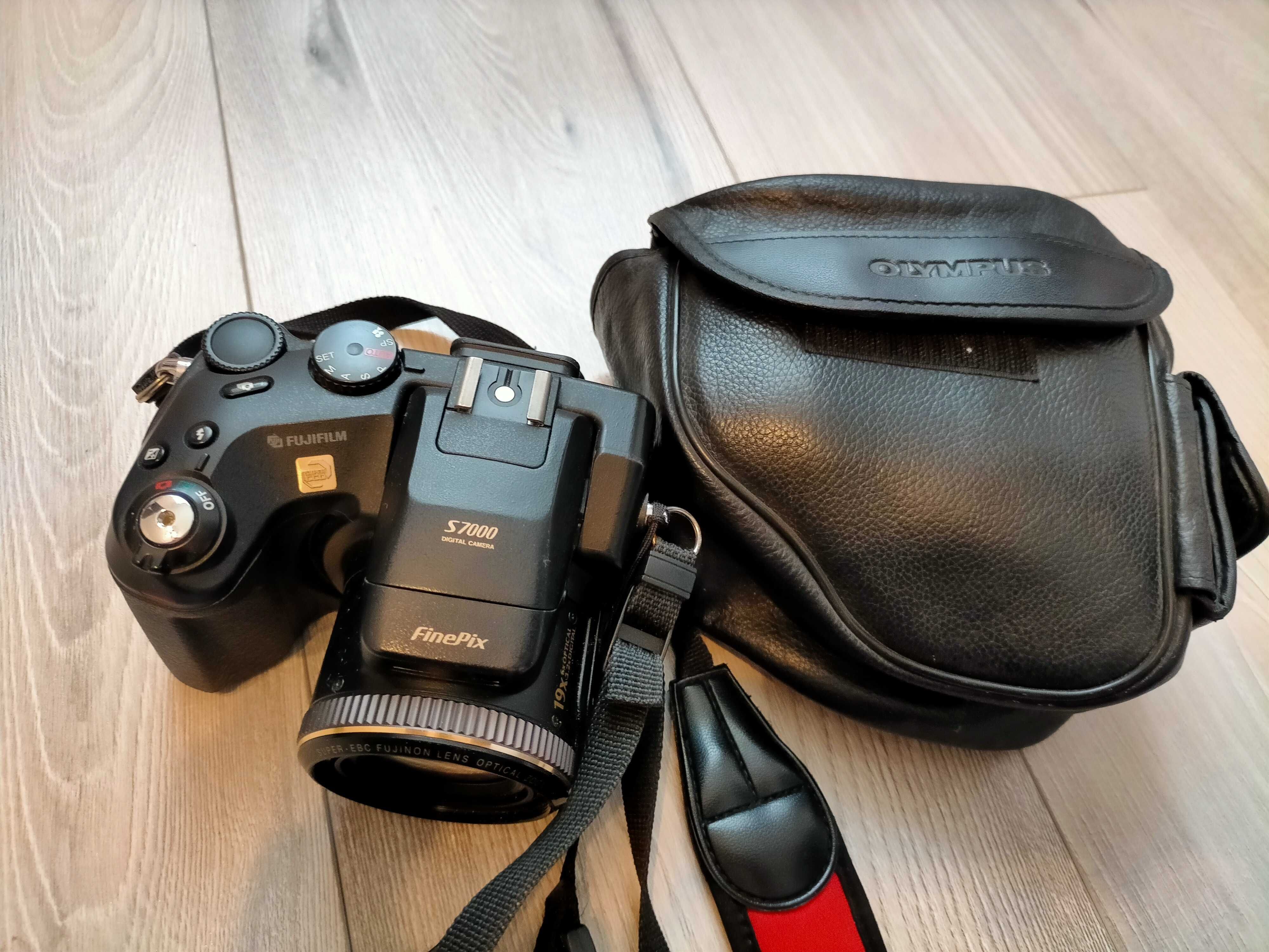 Sprzedam aparat fotograficzny FinePix S7000+ pokrowiec OLYMPUS.