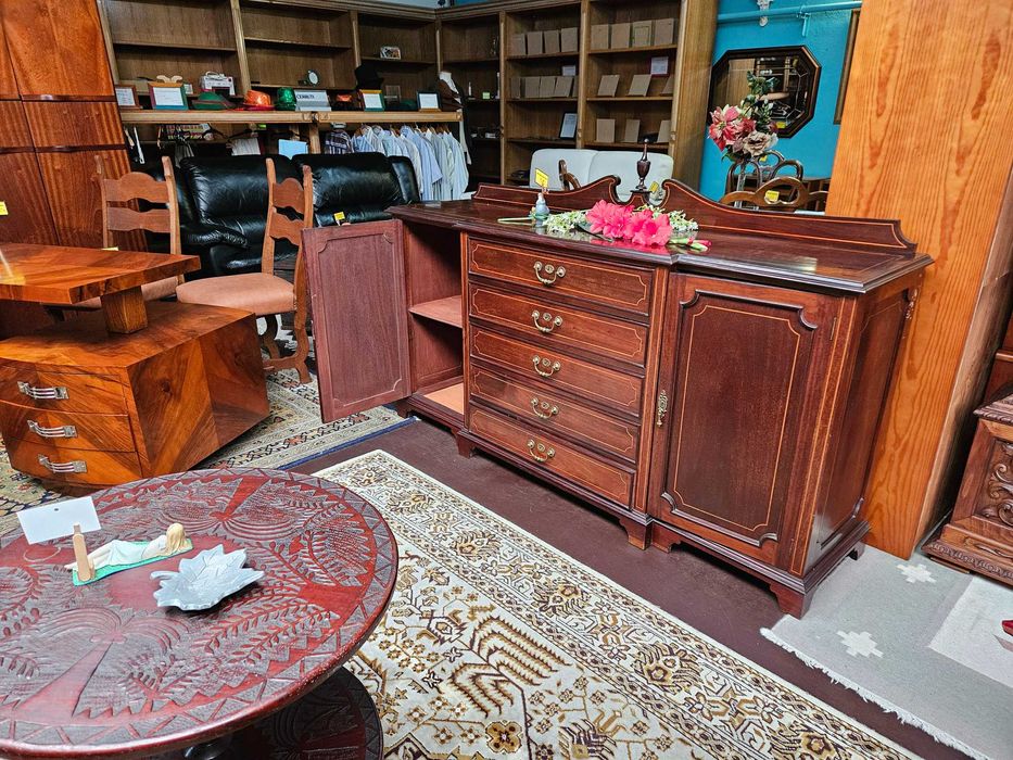 Aparador estilo D. Maria - óptimo estado geral