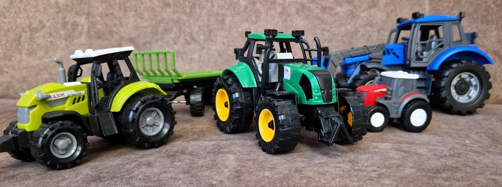 Sprzedam zestaw zabawek - traktory, ładowarka. Dla małego rolnika!