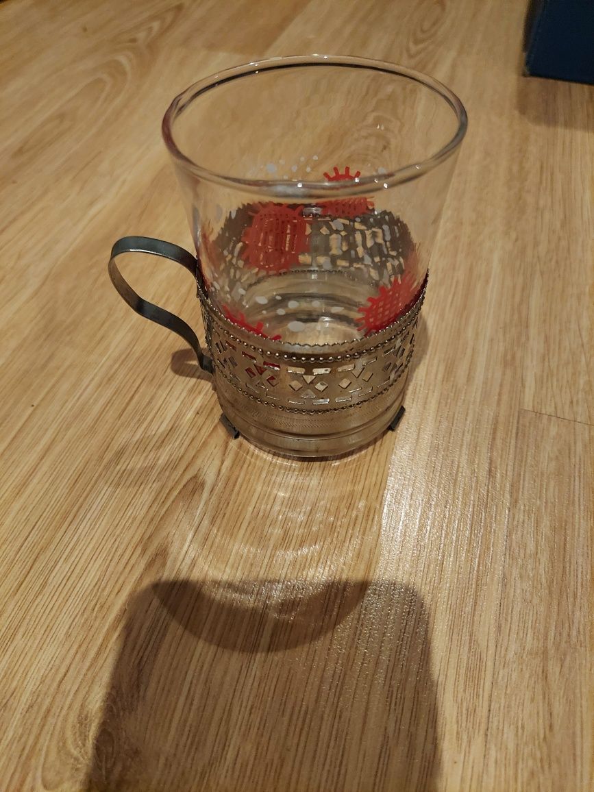 Szklanki z PRL z koszyczkami