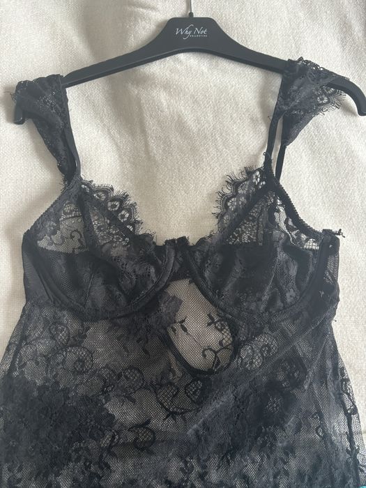 Czarna koronkowa bielizna do spania