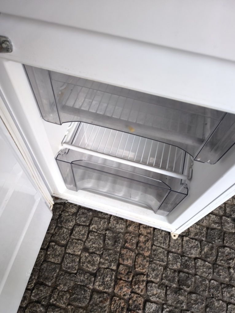Frigorífico Fagor de encastrar para arranjar