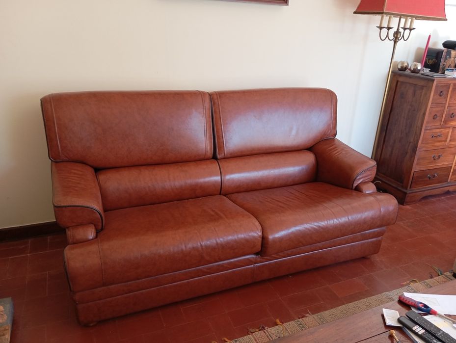 Conjunto dois sofás de três e dois lugares