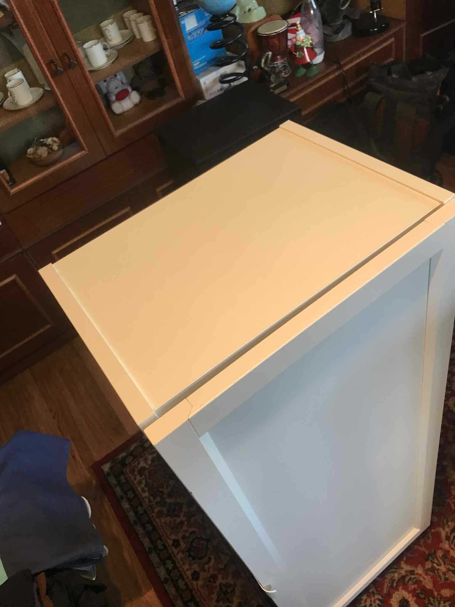Biała wysoka szafka z drzwiczkami – 3 półki Ikea