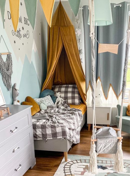 Baldachim yellowtipi atłasowy zadbany