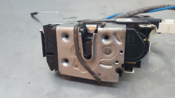 Fechadura / fecho porta frente esquerdo MERCEDES-BENZ Classe A (W176)