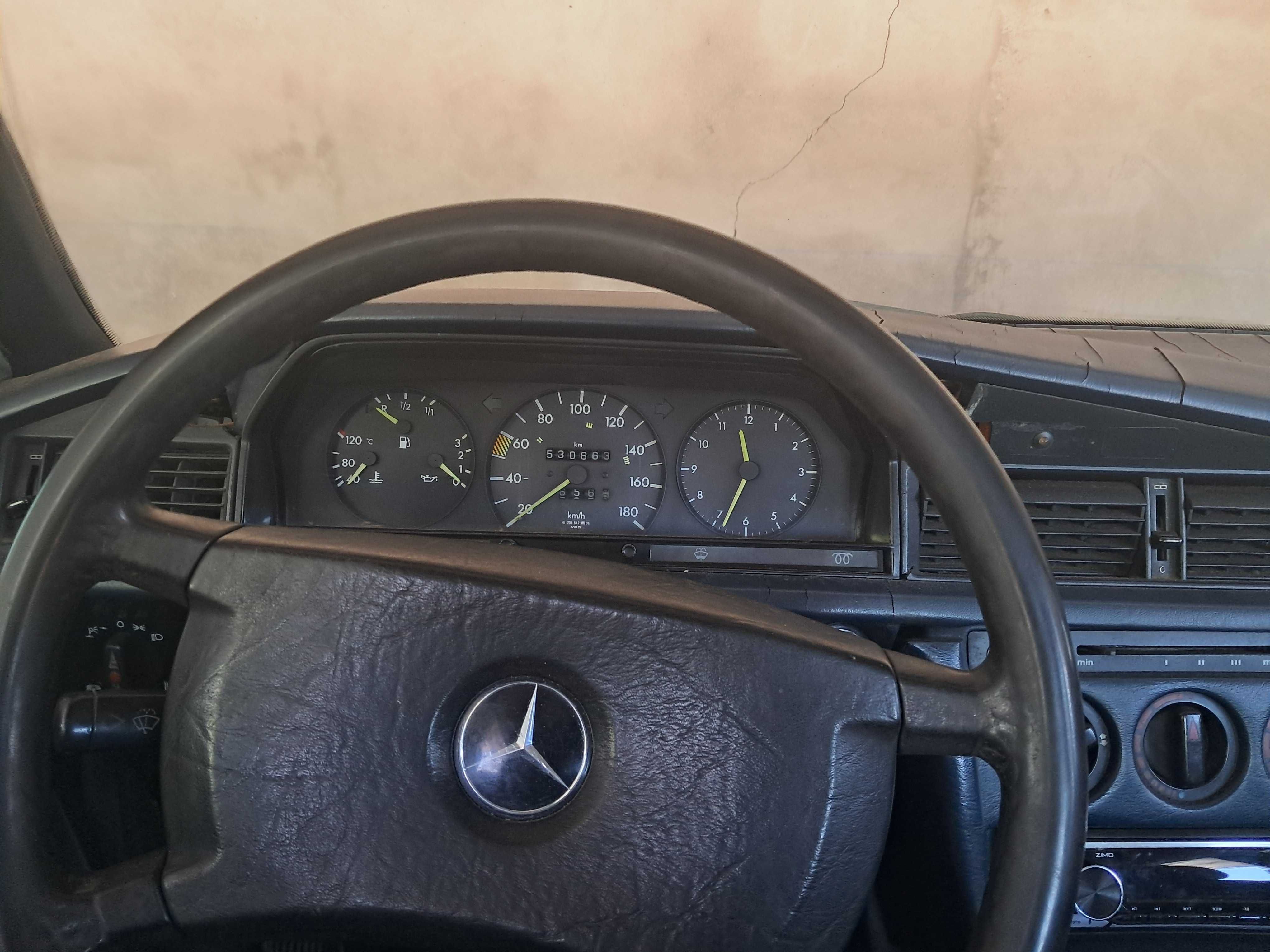 Mercedes-Benz 190 D 2.0 – Clássico de 1987