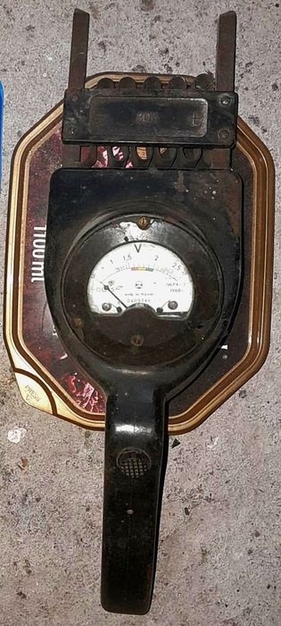 Rarytas. Zabytkowy miernik prądu cel akumulatorowych