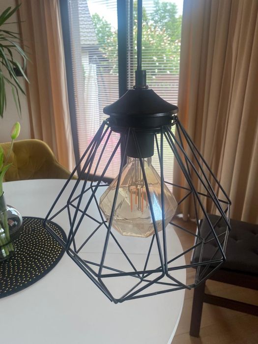 Lampa wiszaca z żarówką