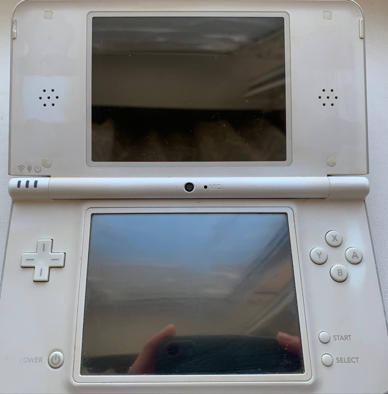 Nintendo DSi XL White