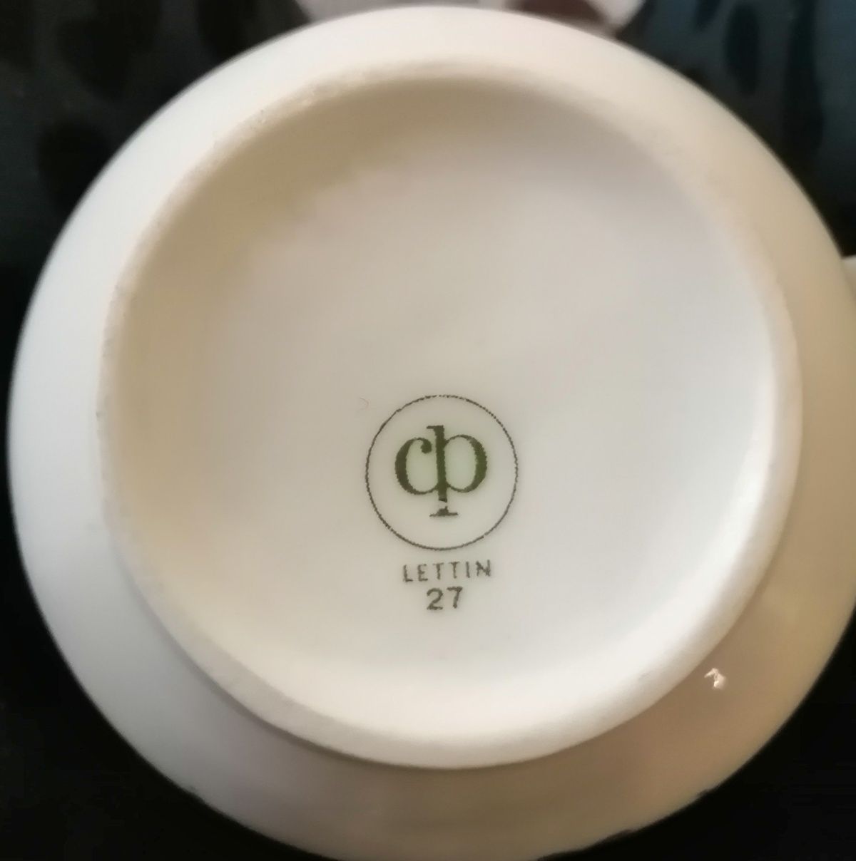 LETTIN - malutki dzbanuszek z DDR owskiej porcelany na śmietankę lub m