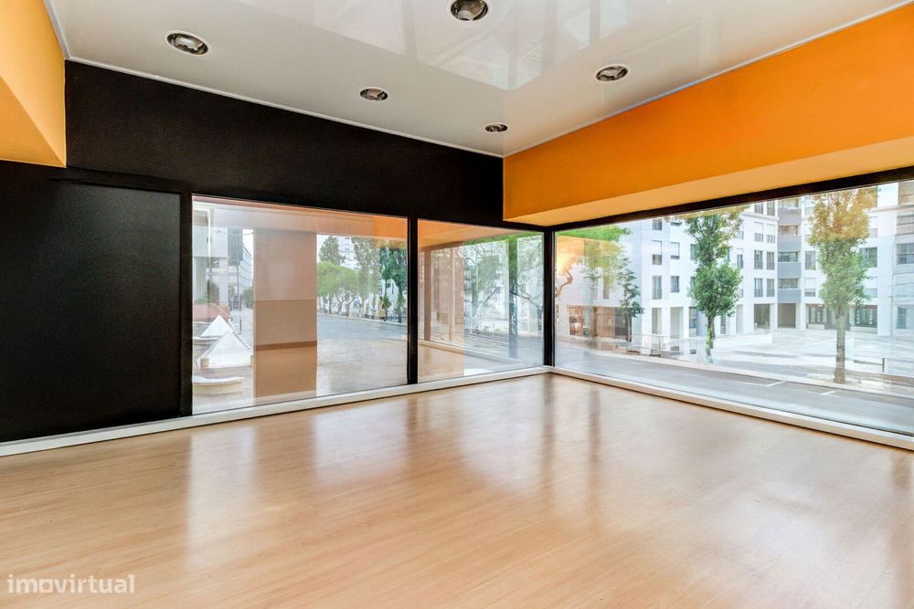 Loja - Alto dos Moinhos