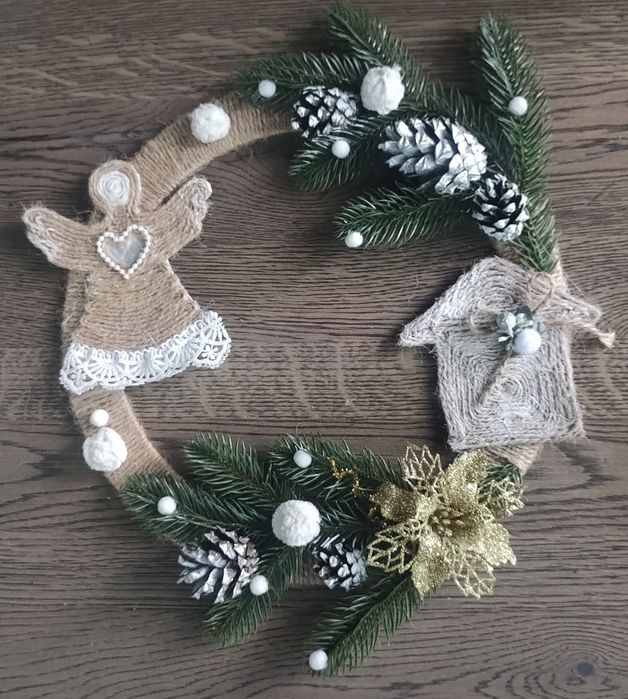 Новорічні різдвяні віночки на двері комод