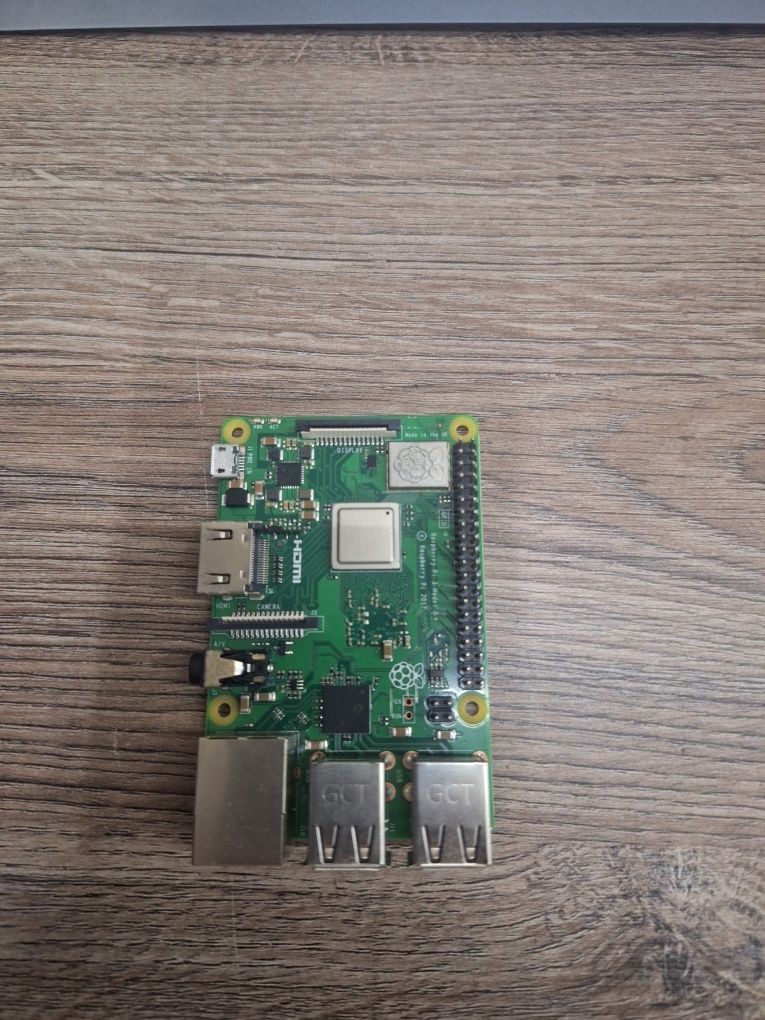Мікрокомп'ютер Raspberry pi 3 b+