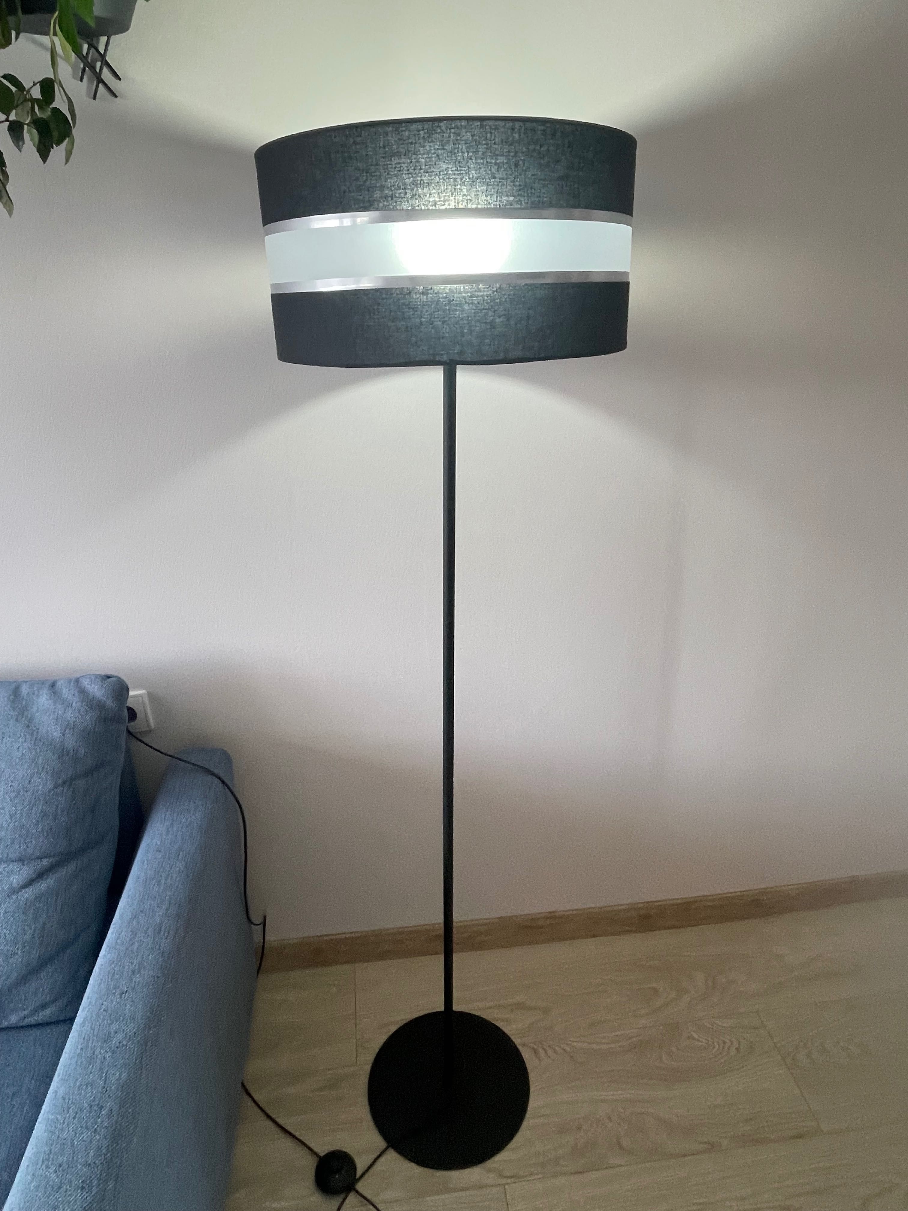 Czarna Lampa stojąca lampka nocna