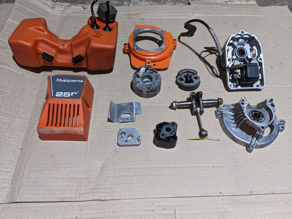 Продам запчастини для мотокоси Husqvarna 25r