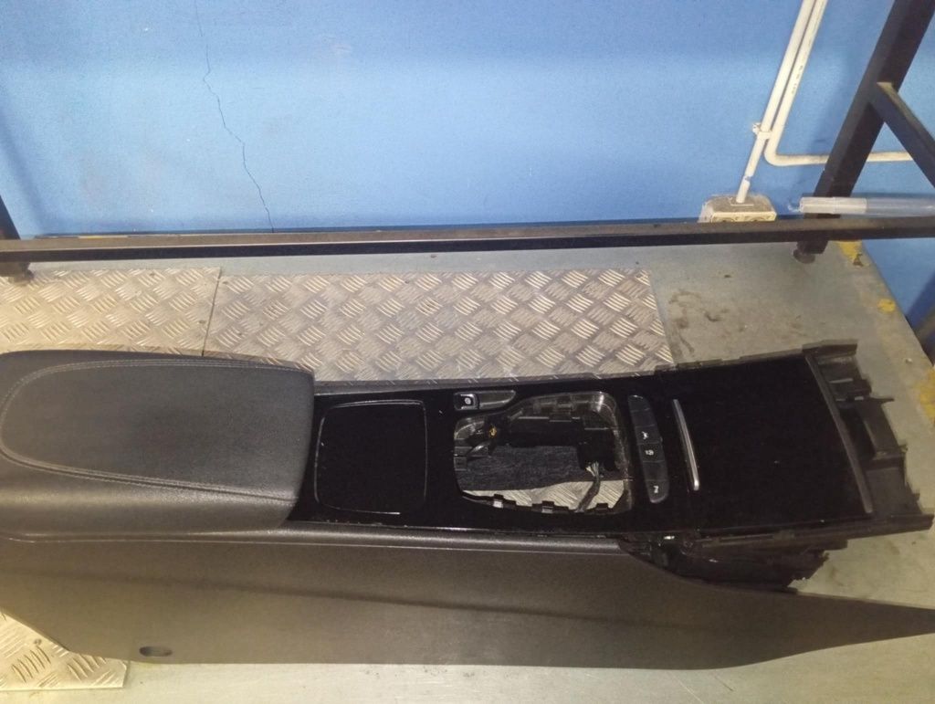 Tunel podłokietnik opel Insignia b ładowarka indukcyjna części