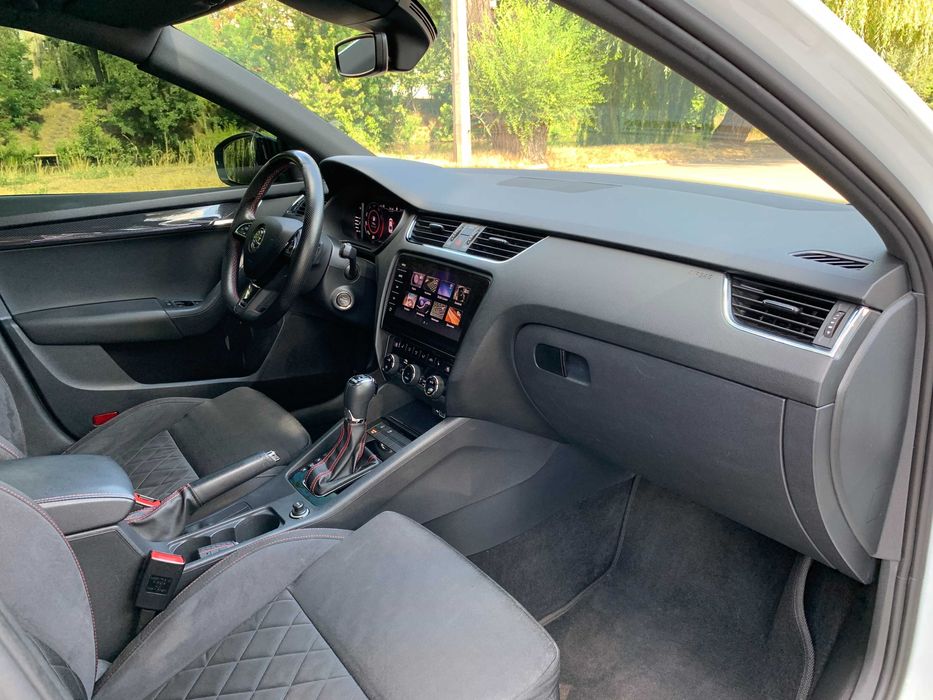 Skoda Octavia RS 2.0 TSI 2018 года.