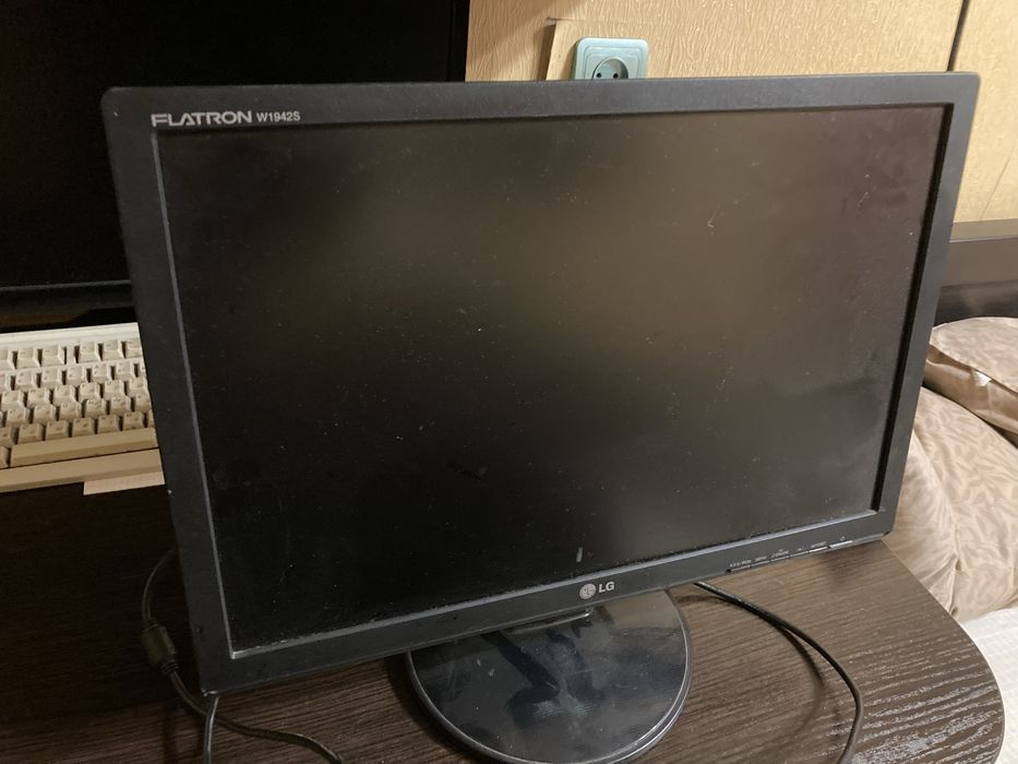 Монітор LG flatron w1942s, Samsung