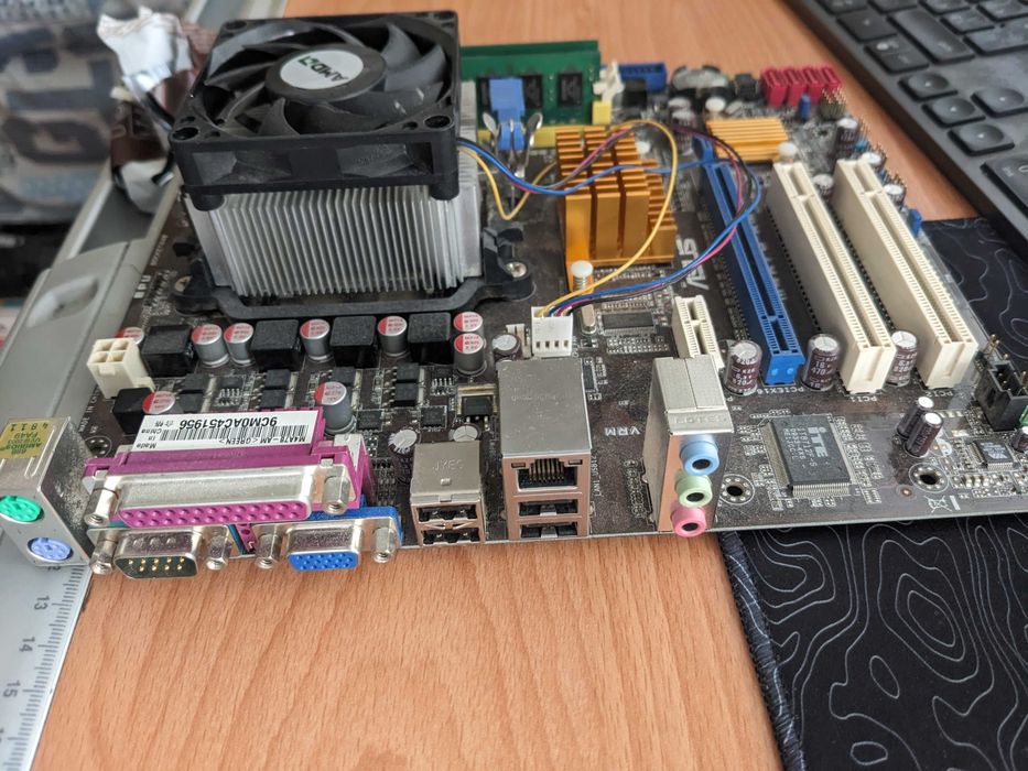 AMD Phenom II X4 945 3.0 GHz, Asus M4A78-AM, 2x2GB Kingston