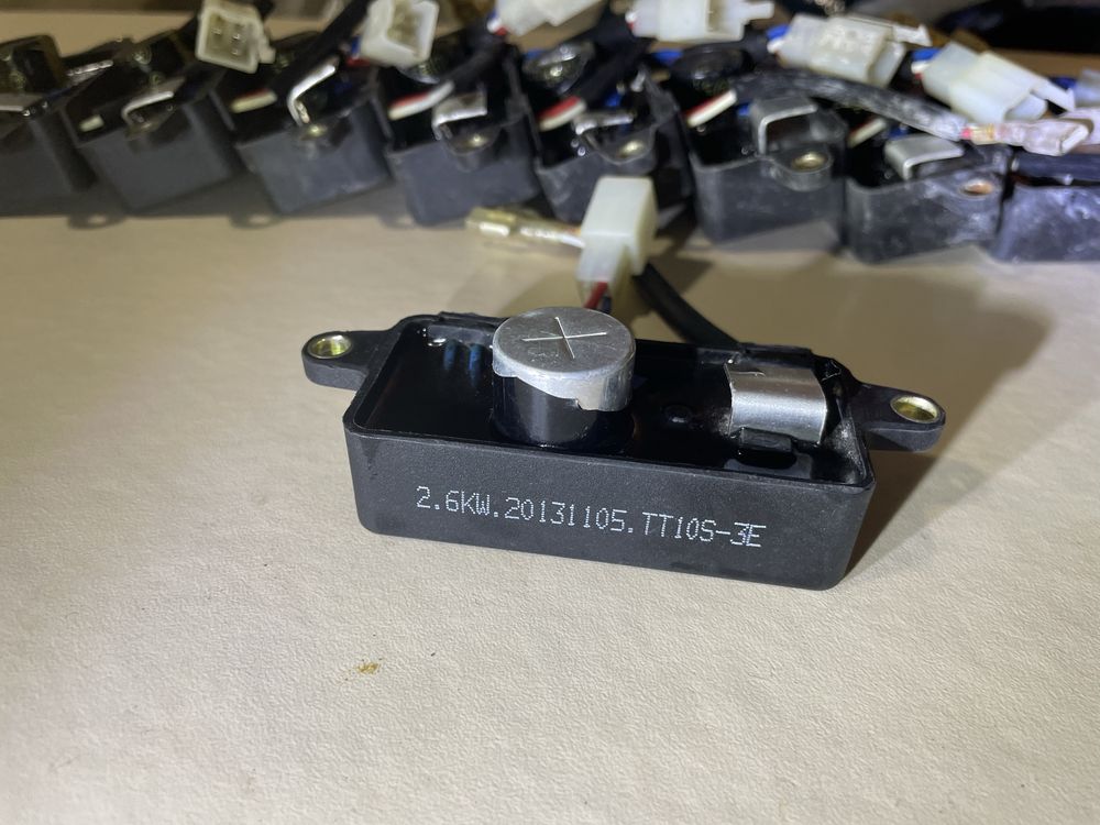 Блок AVR для генератора 2,5 кВт, АВР, регулятор напруги (стабілізатор)