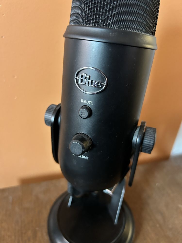 Blue Yeti Blackout z podstawą