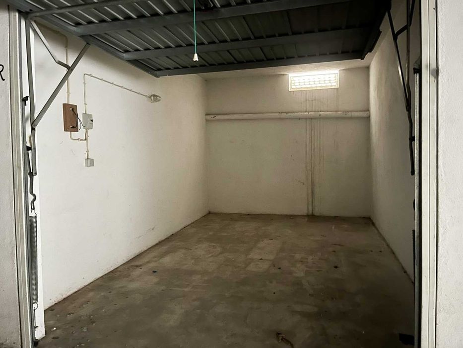 Arrenda-se Garagem Box Privada - 15m2