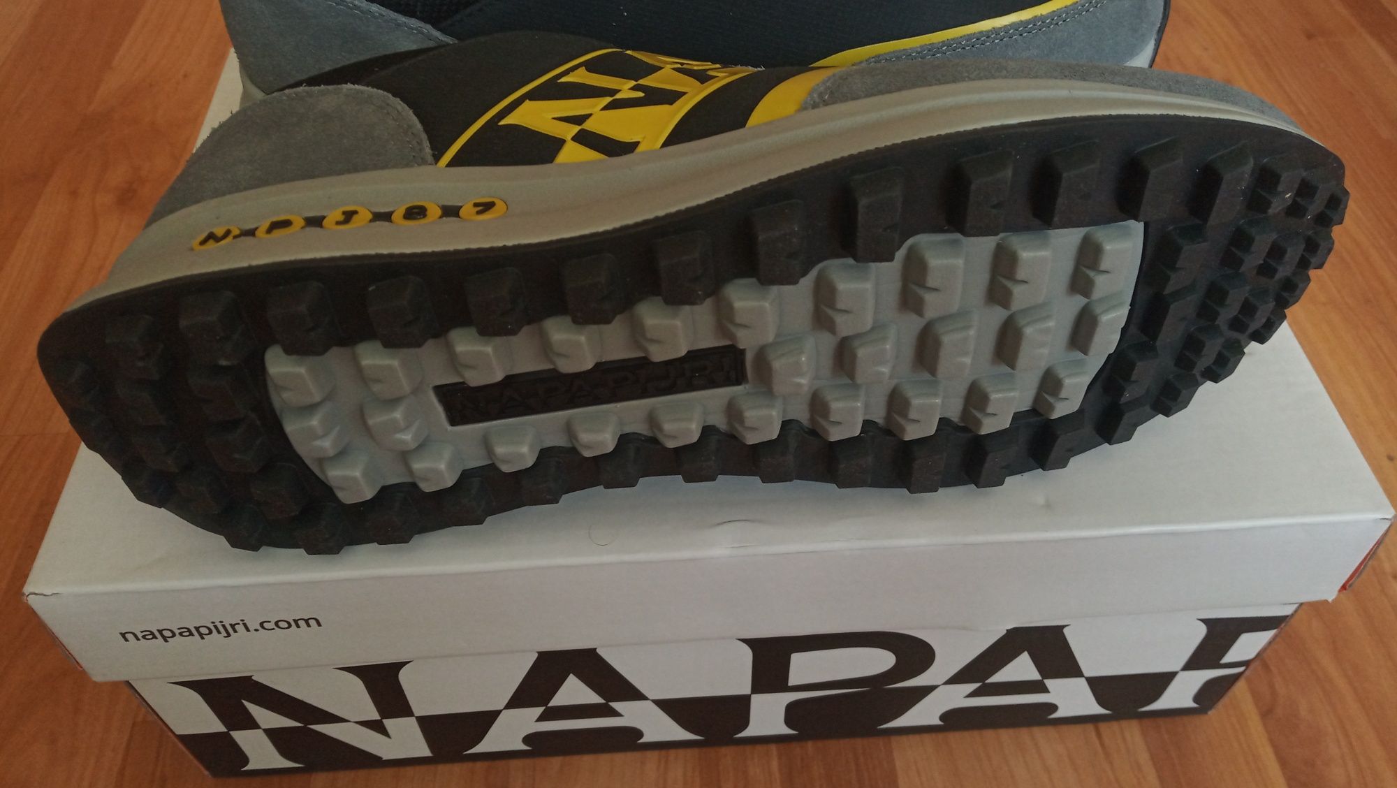 buty NAPAPIJRI 43 - 28cm Adidas Nike