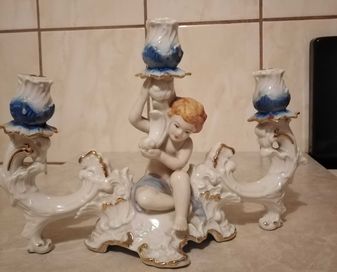 Świecznik porcelanowy_z figurką Putto_kobalt_złoto