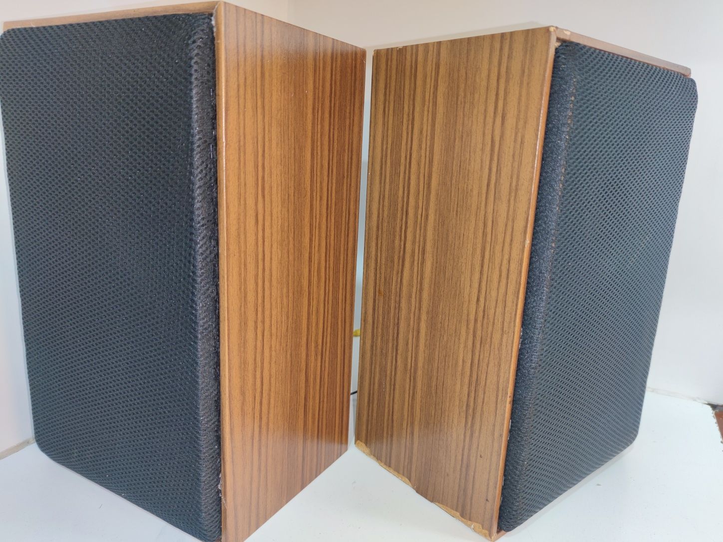 Colunas GRUNDIG bom estado 50W