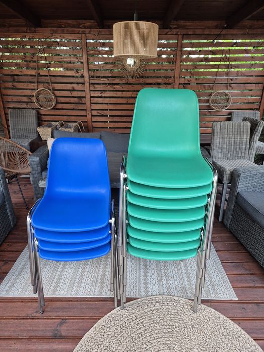Krzesło plastikowe w kolorze zielonym