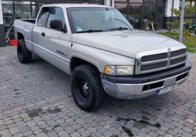 Dodge ram V8 magnum 5,2 tyl naped fajny kozak/zamiana
