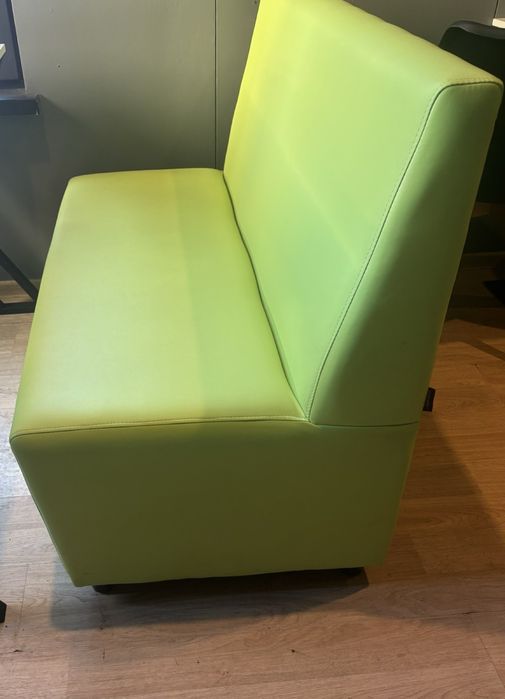 Рисоварки, столи, холодильна вітрина, дивани