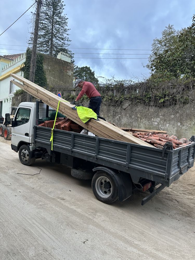 Recolha de entulho com carrinha