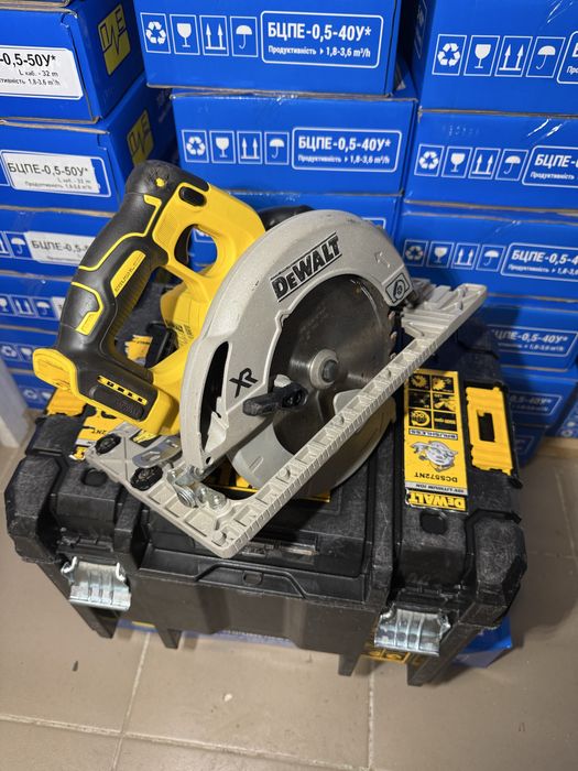 Пила дискова акумуляторна DeWALT DCS572 паркетка торцовка