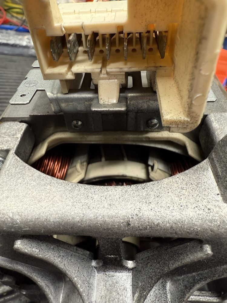 Silnik pralka electrolux UAH522300