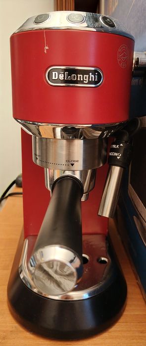 Ekspres kolbowy ciśnieniowy De'Longhi Dedica Style EC685.R